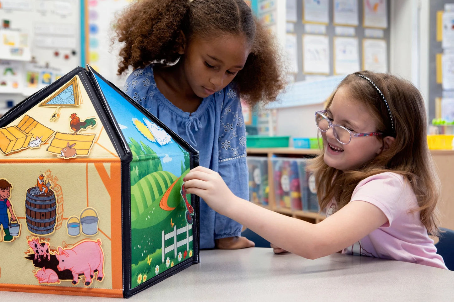Award-Winning Early Language-Building Reversible Felt Playset. Interactive Felt Farm Toy: Fun, Sensory. Can be used flat or 3-D. 35 pcs.