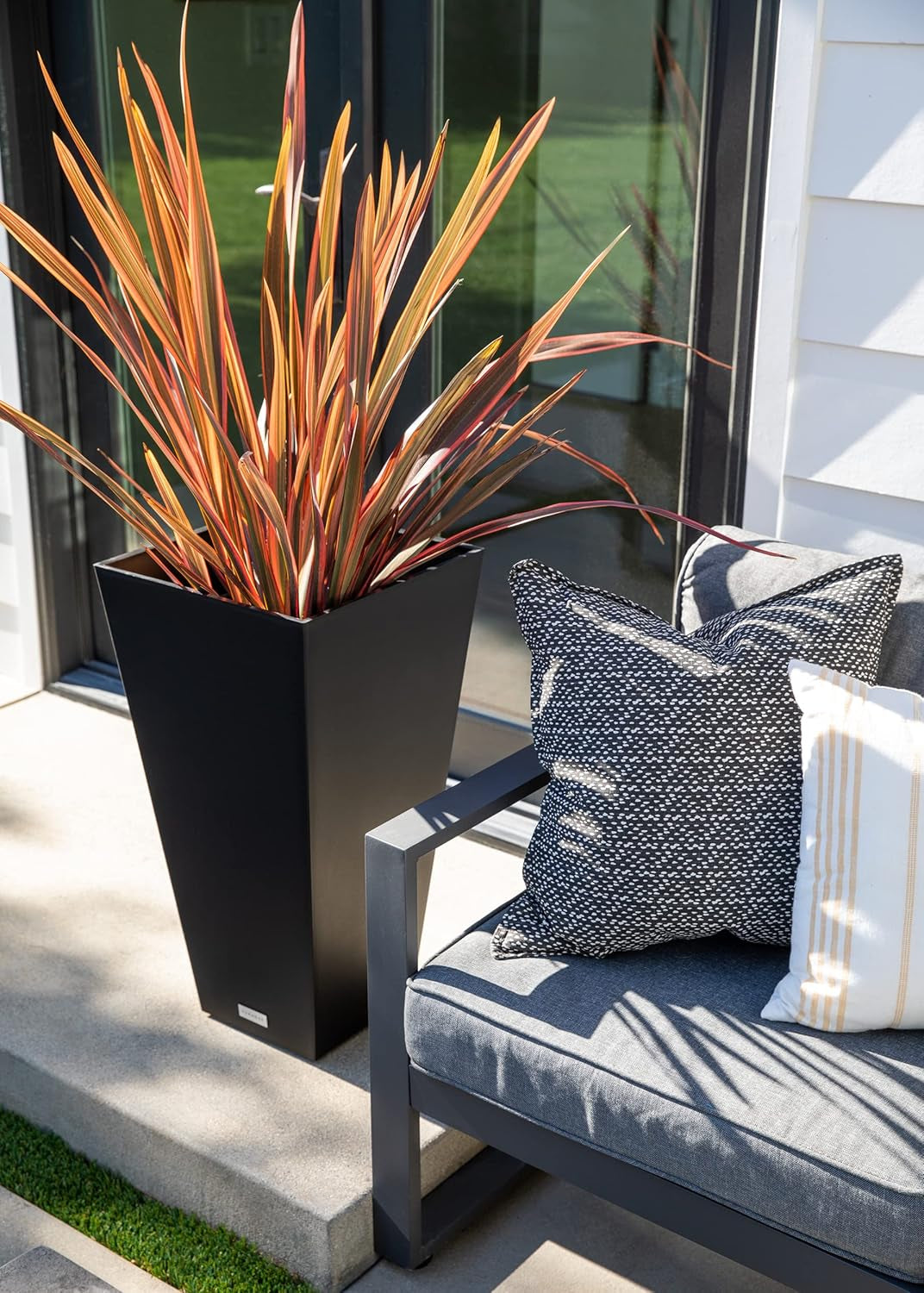 V-Resin Indoor/Outdoor Taper Planter, Set of 2 (30 Inch, Black)
