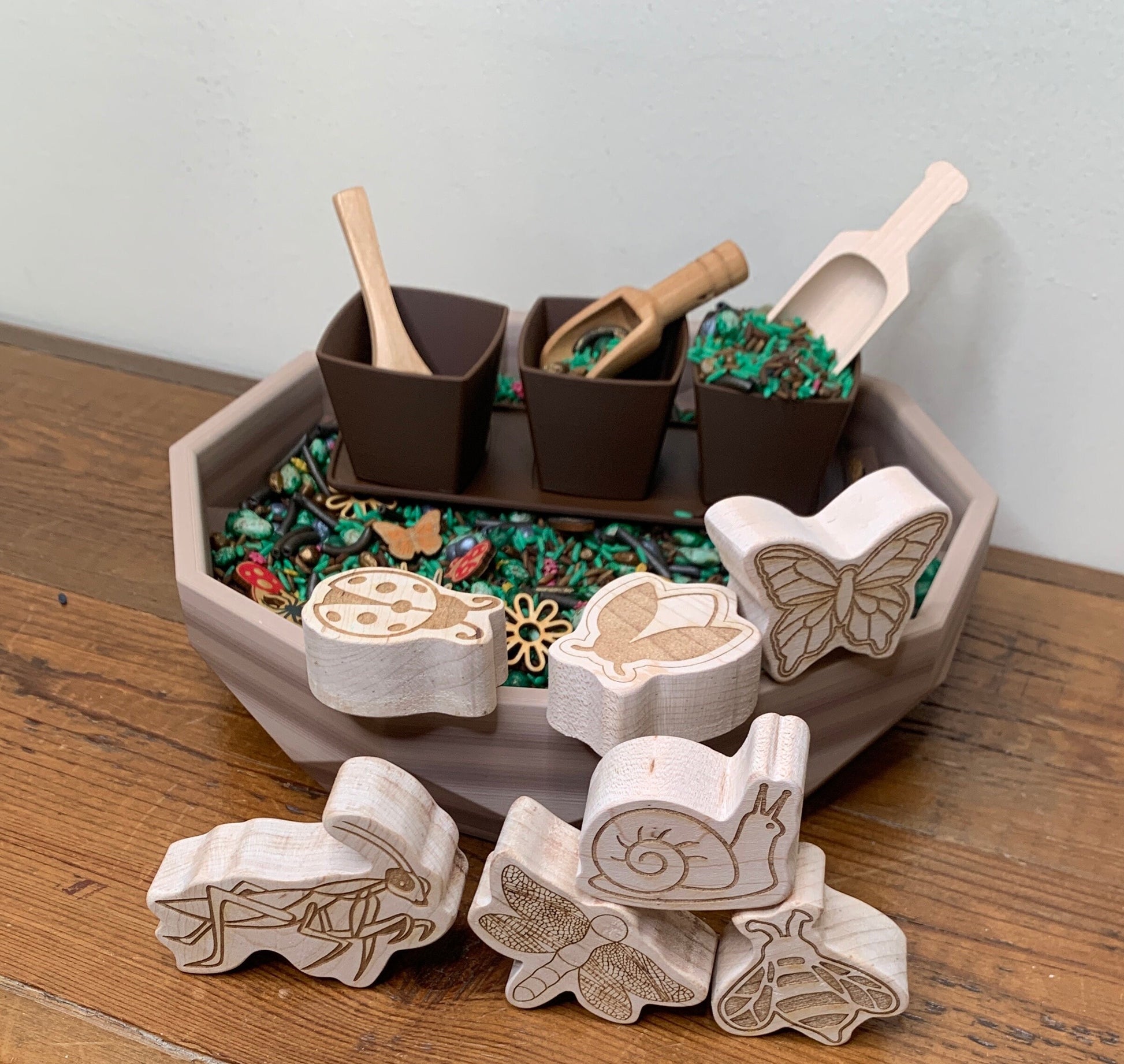 Complete bugs and insect  kit, bug sensory experience, grass and dirt senory fill set, bug toys, wooden insects  set