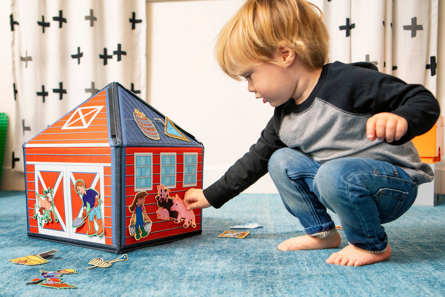 Award-Winning Early Language-Building Reversible Felt Playset. Interactive Felt Farm Toy: Fun, Sensory. Can be used flat or 3-D. 35 pcs.
