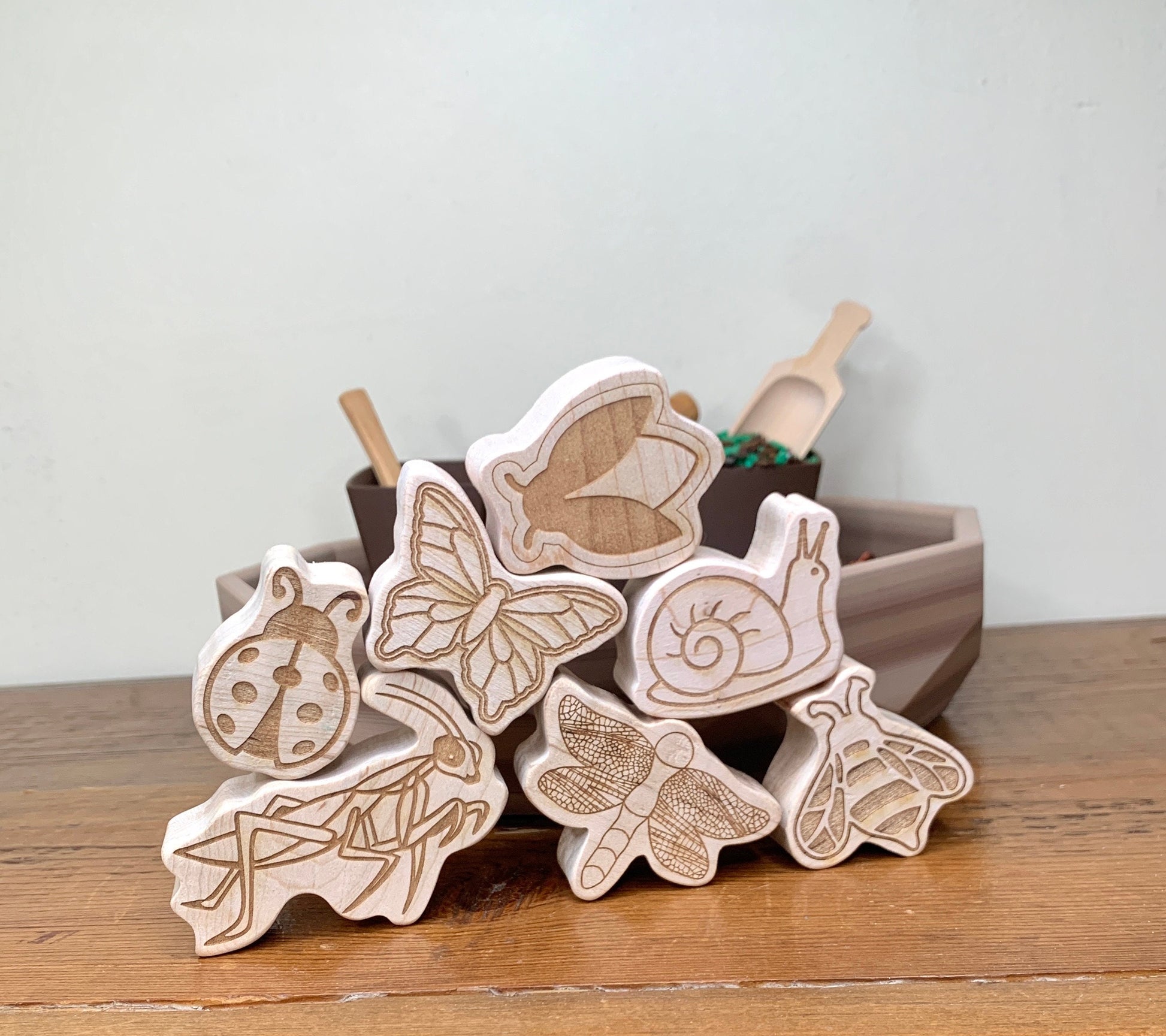 Complete bugs and insect  kit, bug sensory experience, grass and dirt senory fill set, bug toys, wooden insects  set