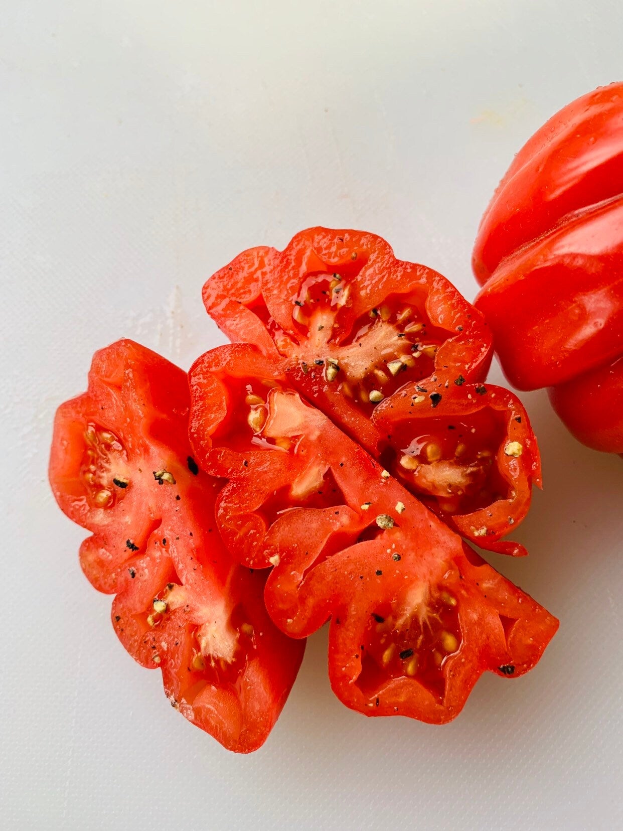 Zapotec ruffled tomato, rare Mexican heirloom, 10 seeds, loves dry heat, sweet flavor, scalloped slices, drought tolerant