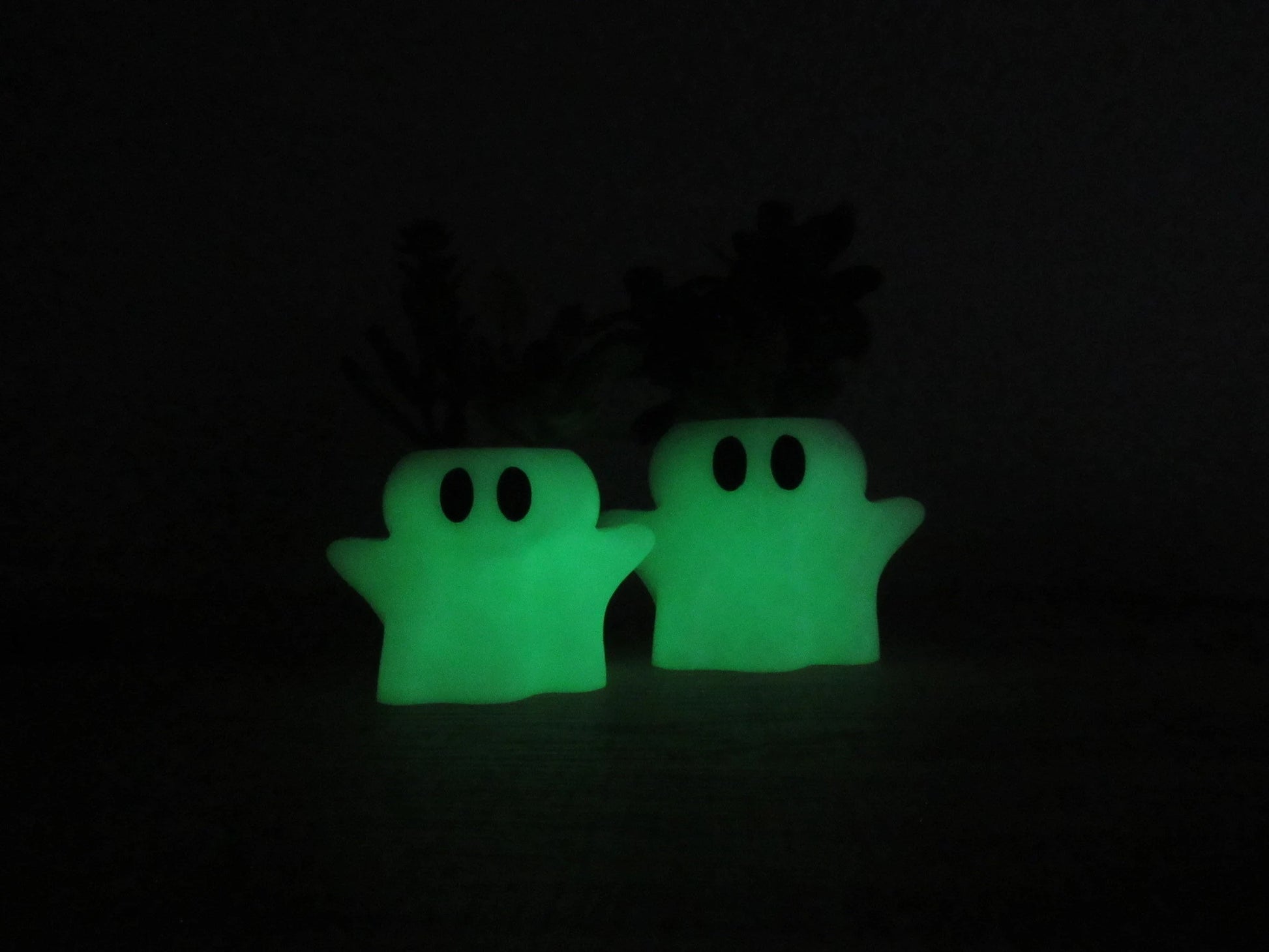 Spectral Serenity: 3D Printed Halloween Ghost Shaped Planter for Enchanting Succulents