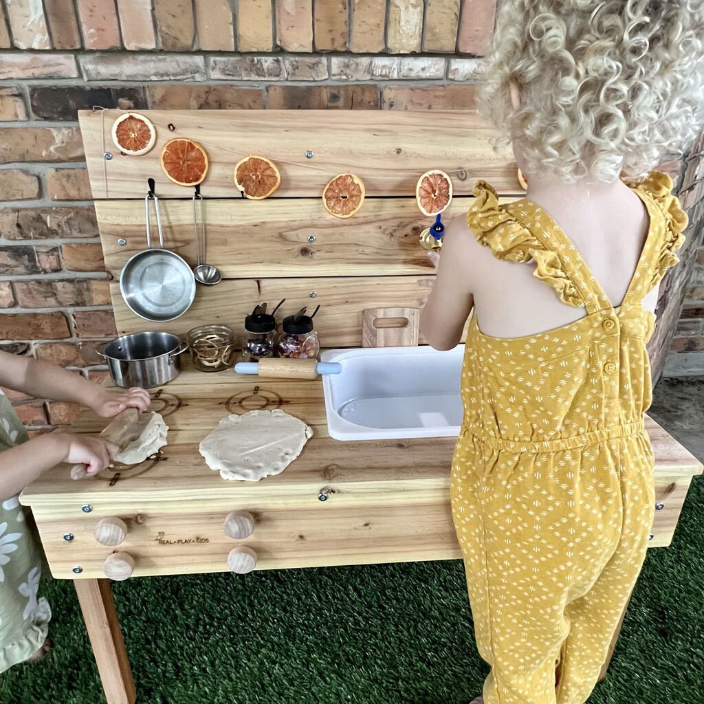 Outdoor cedar mud kitchen sensory play table – photo 9