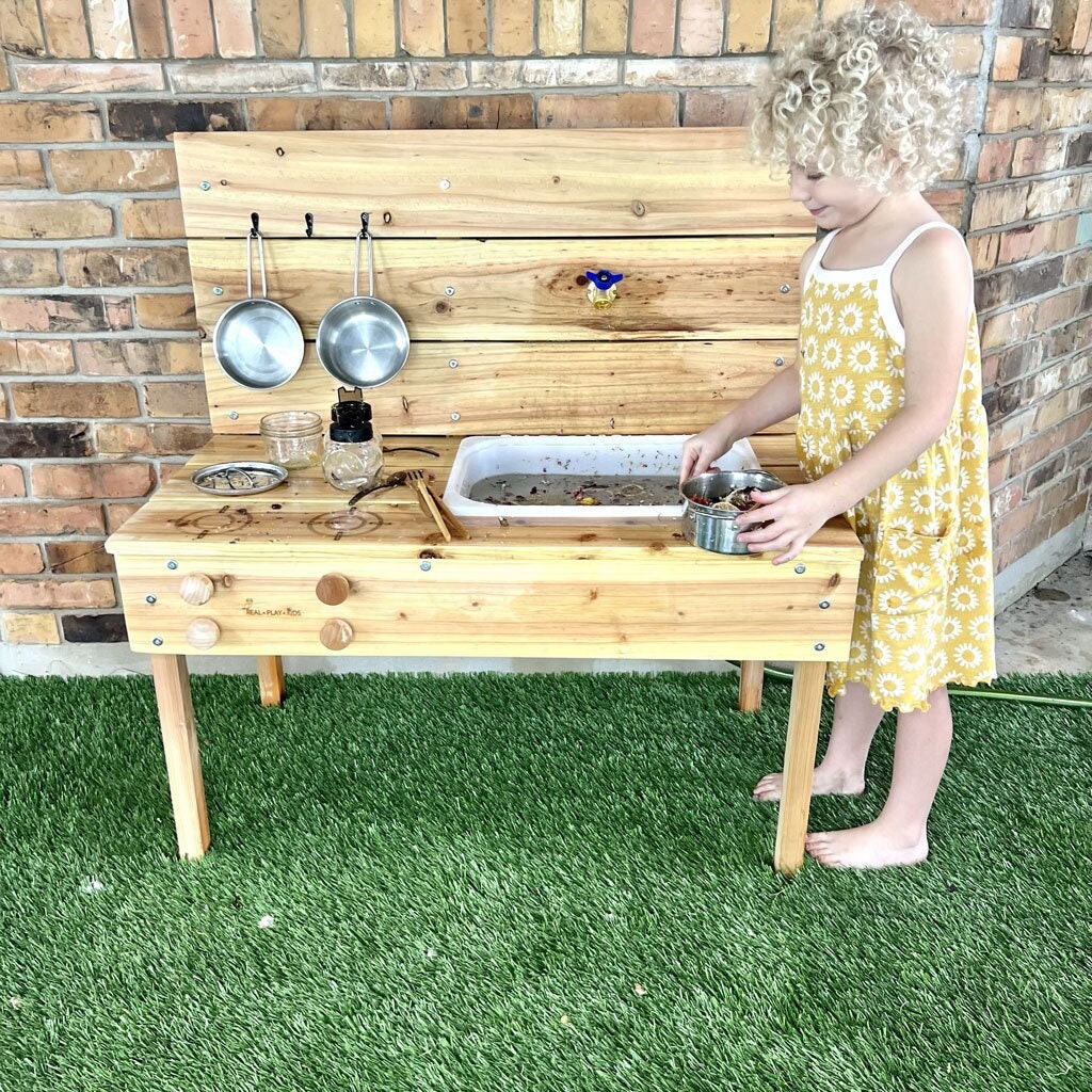 Outdoor cedar mud kitchen sensory play table – photo 7